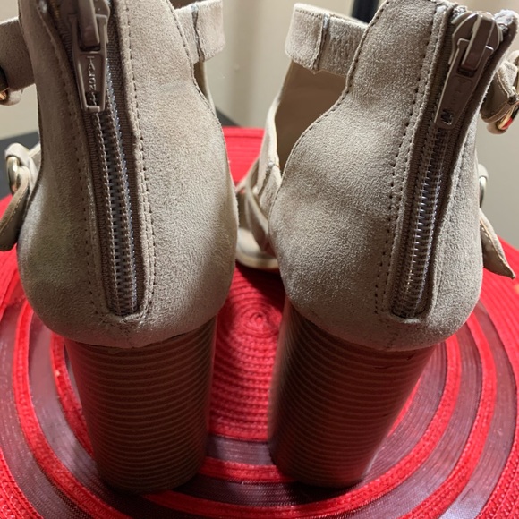 Defined Comfort Sandal. - Picture 3 of 5